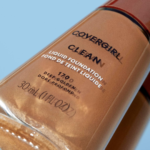 COVERGIRL Clean Liquid Foundation, Perfect Beige 148, Pack of 1 - Image 4